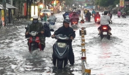 Những mẹo điều khiển xe khi gặp đường ngập sâu để không bị chết máy