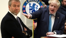Tỷ phú Abramovich bị trừng phạt, thương vụ bán Chelsea đổ bể