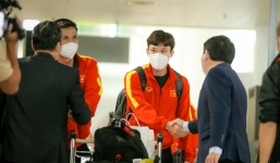 ĐT Việt Nam trở về nước, thầy Park cảm động trước sự chào đón từ người hâm mộ