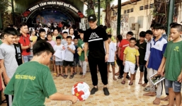 Trước nguy cơ ‘thất nghiệp’, Bùi Tiến Dũng có hành động bất ngờ cùng bạn gái xinh đẹp