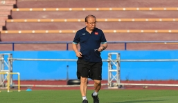 U23 Việt Nam có buổi tập đầu tiên tại Phú Thọ, HLV Park Hang-seo chưa hài lòng về mặt sân