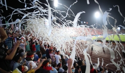 SVĐ Việt Trì không còn màn tung giấy vệ sinh, CĐV tiếp lửa cho U23 Việt Nam ra sao?