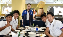 Trưởng đoàn Nualphan Lamsam khen đồ ăn Nam Định, U23 Thái Lan được nhận 'quà quê'