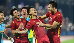 Hùng Dũng rực sáng trong cơn mưa tại Việt Trì, U23 Việt Nam rộng cửa vào bán kết SEA Games 31