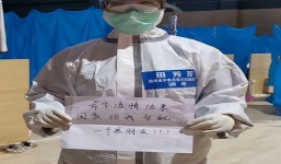 Nữ y tá chống dịch Covid-19 ở Vũ Hán bày tỏ nguyện vọng được cấp người yêu khi hết dịch