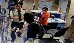 Bị phát hiện đem quá số cân, nữ hành khách lao vào cắn nhân viên hàng không