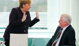 Thủ tướng Đức bị Bộ trưởng Nội vụ từ chối bắt tay vì sợ dịch Covid-19