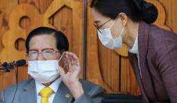 Người đàn bà quyền lực đứng sau giáo chủ Tân Thiên Địa là ai?