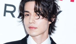 Sự thật tin đồn tài tử Lee Dong Wook là tín đồ Tân Thiên Địa
