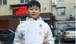 Cậu bé từng bị chẩn đoán bại não lập kỷ lục Guinness, 11 tuổi vào đại học