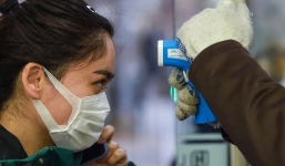 'Giận tím người' khi mua máy đo nhiệt trên mạng lại nhận về toàn rác