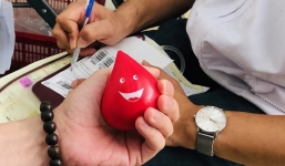 Chuyên gia nói gì về lo ngại Covid-19 lây qua đường máu