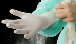 Đeo găng tay cao su có ngăn được virus corona không?