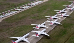 Hình ảnh máy bay xếp hàng la liệt vì ế khách mùa dịch