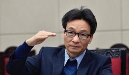 Phó Thủ tướng Vũ Đức Đam kêu gọi người dân đeo khẩu trang, hạn chế ra khỏi nhà