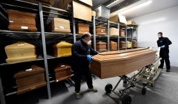 Rúng động hình ảnh nhân viên lò hỏa táng ở Italia xử lý hàng trăm ca 1 tháng