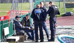 Bất chấp lệnh phong tỏa toàn quốc, người Anh vẫn bỏ ngoài tai