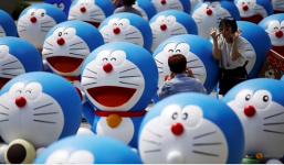 Phụ nữ Malaysia được khuyên 'nói cười như mèo máy' mùa chống dịch Covid-19