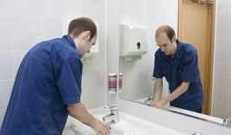 Nghiên cứu thú vị cho thấy đàn ông lười rửa tay hơn phụ nữ