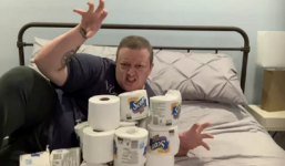 Thanh niên dùng giấy vệ sinh để tuyển người yêu trên mạng