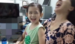 Dân mạng xôn xao trước hình ảnh bé Lavie đoàn tụ bên ông bà ngoại