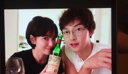 Lộ khoảnh khắc vợ chồng son hiếm hoi của Song Hye Kyo và Song Joong Ki 