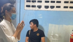 Sao Việt đến viếng bé trai vụ cây phượng bật gốc: Mong em bình yên, thanh thản