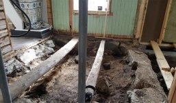 Lật sàn nhà phát hiện ngôi mộ cổ 1000 năm nằm bên dưới