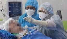 Phi công người Anh phục hồi diệu kỳ: Phổi thông khí 58%, đã mỉm cười