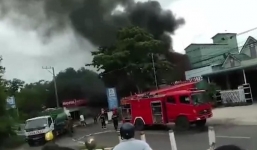 Xe bồn chở xăng phát nổ khiến 3 người thương vong ở An Giang