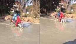 Cô gái hồn nhiên lao xe vào đường vừa đổ bê tông, nghe lý do càng bực mình