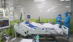 Ngày 13/6 không có ca Covid-19 mới, phi công người Anh tập thở