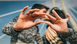 Duy trì 5 thói quen này, tình cảm vợ chồng dù gương vỡ cũng tự lành