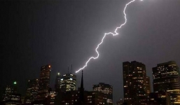 Cận cảnh tia sét dài nhất thế giới vươn xa lên tới 640km trên bầu trời