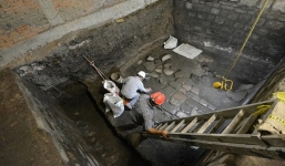 Lật sàn nhà, người dân tìm thấy cung điện cổ hàng trăm năm tuổi