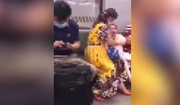 Bà 'đi đường quyền' với cháu gái vì không chịu đeo khẩu trang trên tàu