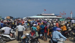 Cấp tốc đưa 2.600 khách rời đảo Lý Sơn sau ca nhiễm 419 ở Quảng Ngãi