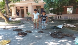 Không có tiền chơi game, 2 thanh niên rủ nhau đi phá đường tàu