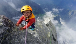 Cậu bé 3 tuổi làm điều phi thường ở độ cao 3.000 mét