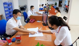 Thêm hỗ trợ vượt qua 'bão' dịch