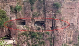 13 cung đường 'tử thần' muốn 'rớt cả tim' khi đi qua vì quá hiểm trở