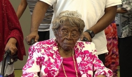 Những điều thú vị về người phụ nữ cao tuổi nhất nước Mỹ, Thượng Đế cũng phải cười