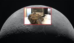 Cục đá xù xì 'du hành' từ Mặt Trăng xuống Trái Đất được đấu giá 11,6 tỷ đồng