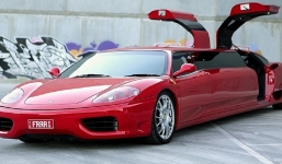 Xế hộp Ferrari 'hoán đổi thân phận' thành limousine tốc độ 'khủng' nhất thế giới