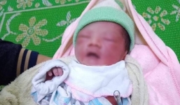 Bé sơ sinh không mảnh vải che thân bị bỏ rơi trên rẫy, giữa trời nắng như đổ lửa