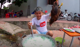 Con trai bà Tân Vlog bất chấp câu views, thả cả gà còn nguyên lông vào nồi cháo