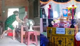 Hàng xóm tiết lộ lối sống bí hiểm của người con quất chổi, hắt phân vào mặt mẹ