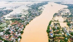 Áp thấp nhiệt đới tiến thẳng miền Trung gây mưa to đặc biệt, tăng cấp độ rủi ro