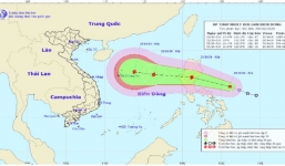 Áp thấp nhiệt đới giật cấp 9 tăng tốc vào biển Đông, nguy cơ thành bão đổ bộ miền Trung