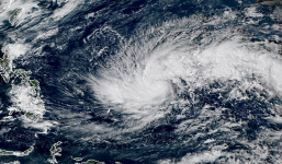 Bão số 10 'đánh võng' vào miền Trung Việt Nam với hướng di chuyển phức tạp